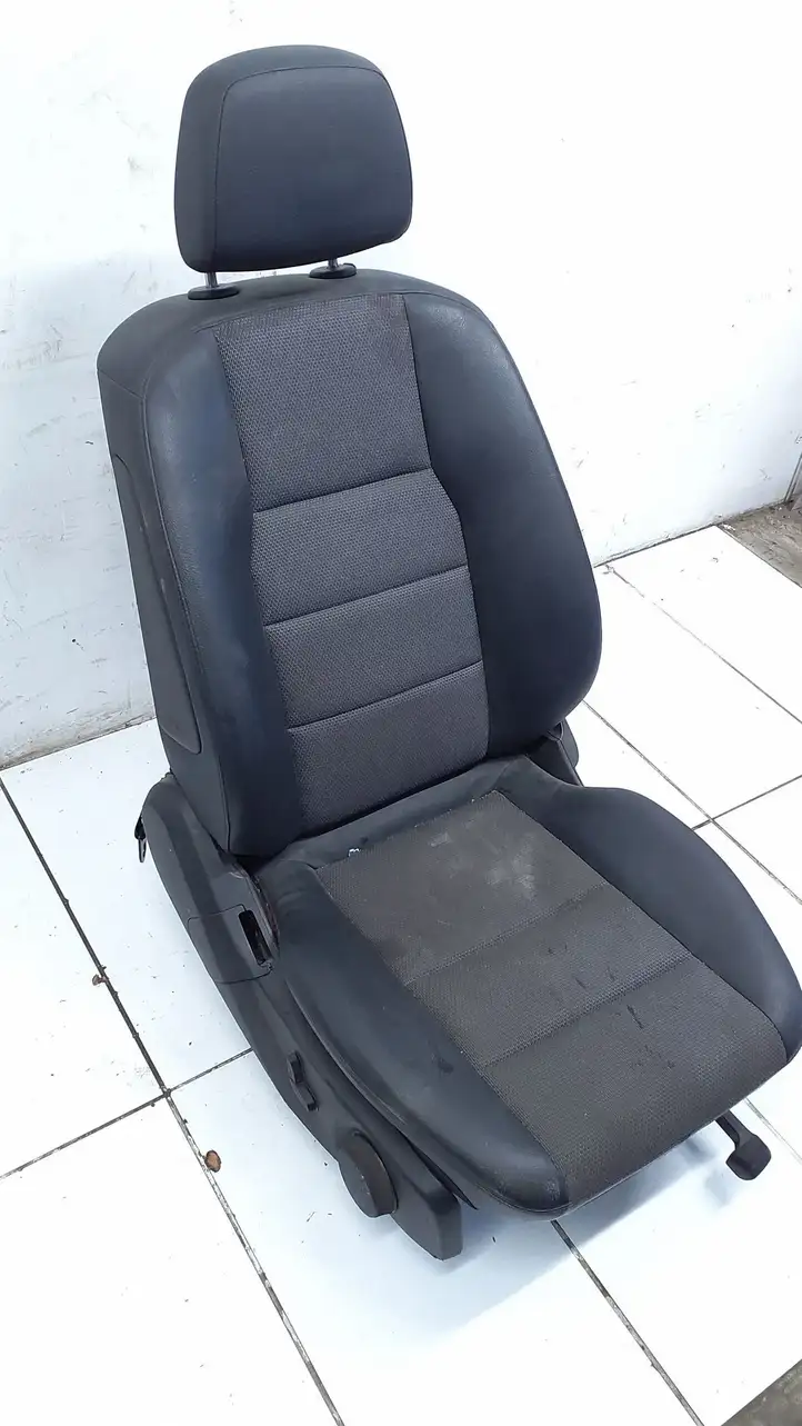Mercedes-Benz C W204 (2007 - 2014) A2049104036 Переднее сиденье пассажира — фото 7