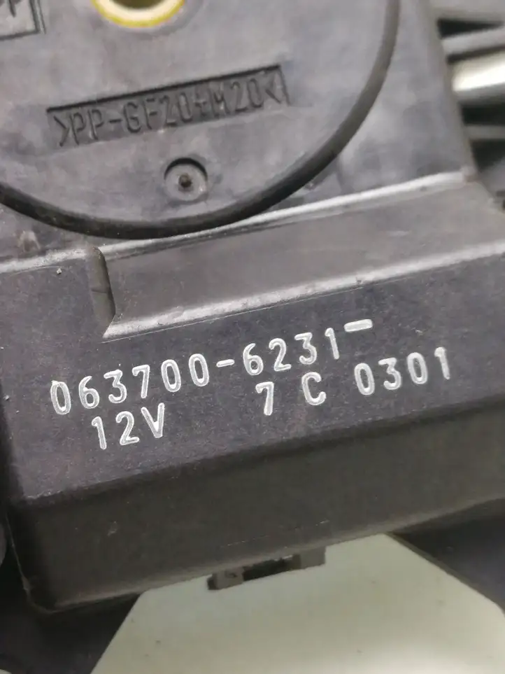Toyota Avensis T220 (2000 - 2003) 0637006231 Двигатель задвижки потока воздуха — фото 3