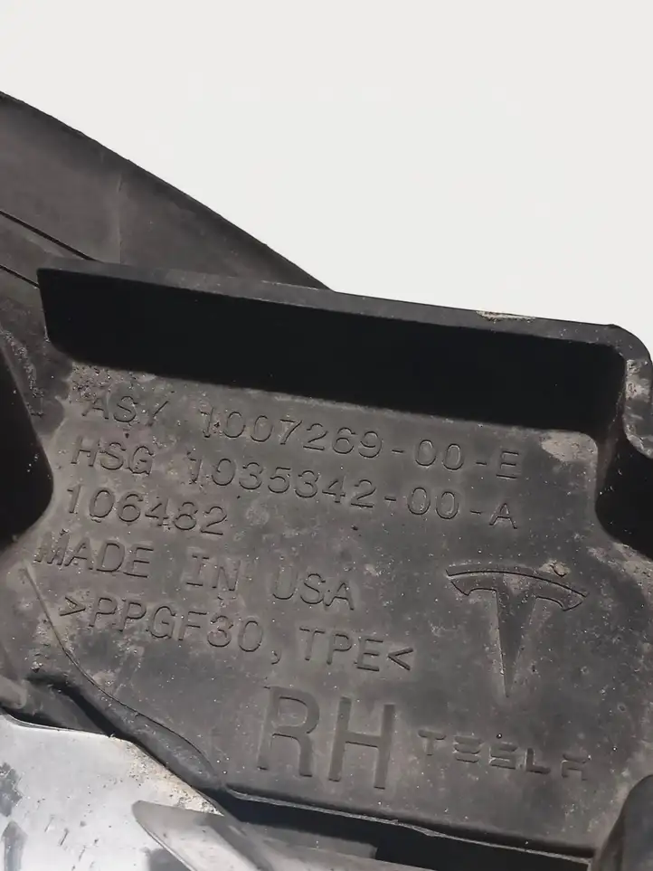 Tesla Model S (2012 - 2016) 100726900E Нижняя решетка переднего бампера — фото 6
