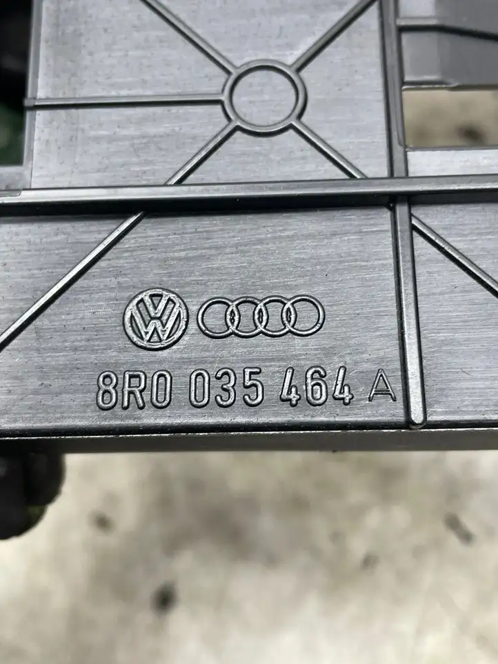 Audi Q5 SQ5 (2012 - 2017) 8R0035464A Кронштейн усилителя звука — фото 3
