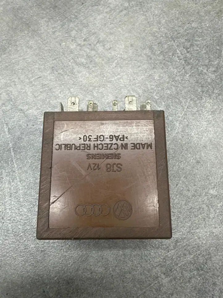 Audi A4 S4 B6 8E 8H (2000 - 2006) 4B0955531E Реле интервала стеклоочистителей — фото 1