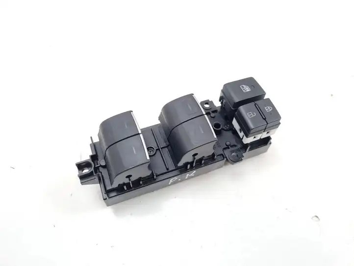 Toyota Corolla E210 E21 (2018 - ) 8404002160 Кнопка стеклоподъемников — фото 1