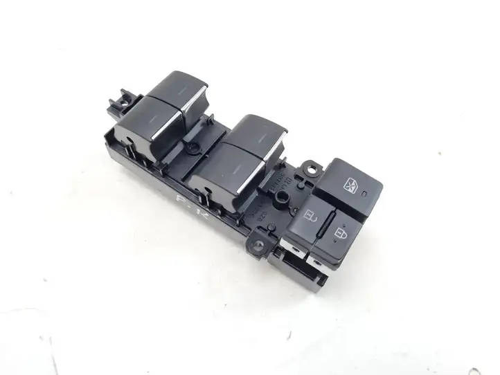 Toyota Corolla E210 E21 (2018 - ) 8404002160 Кнопка стеклоподъемников — фото 10