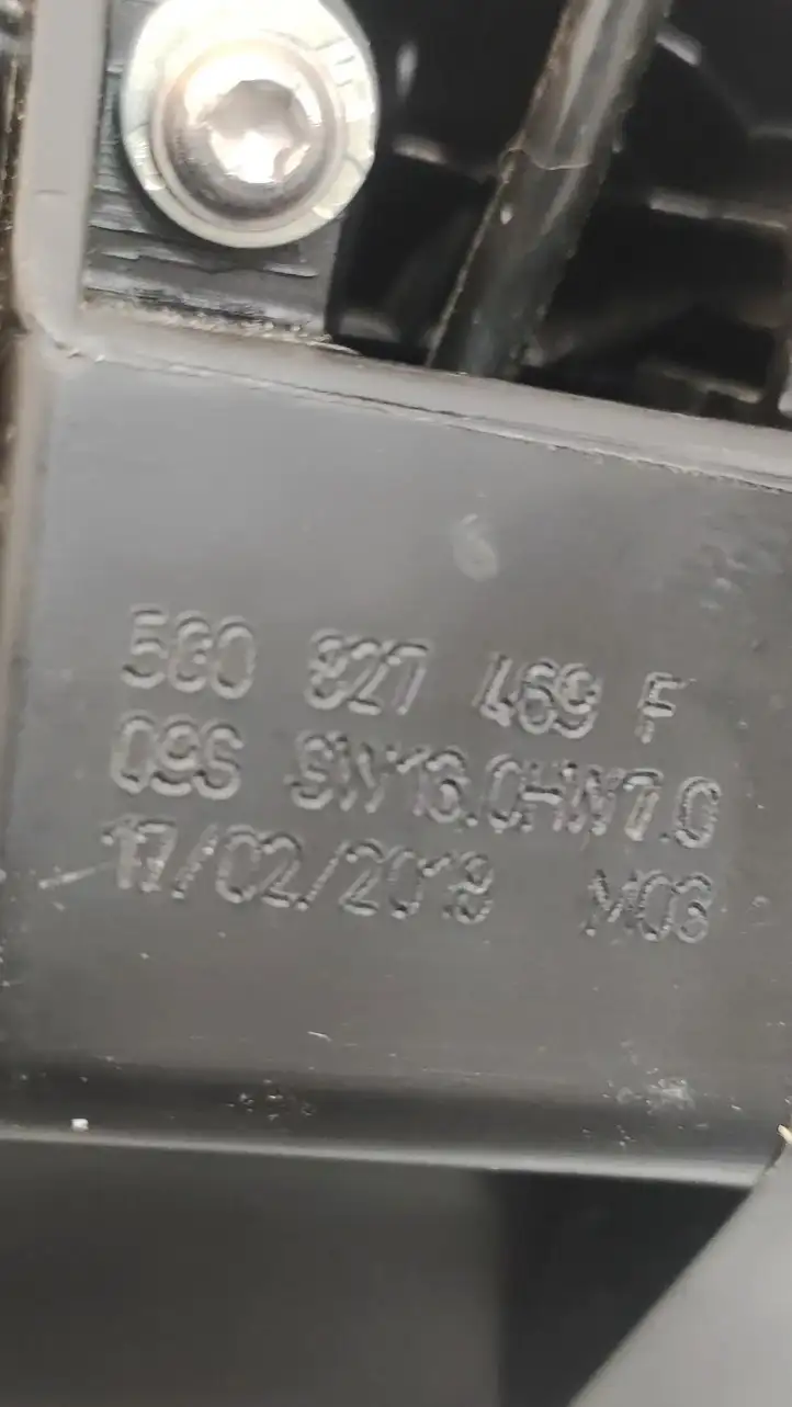 Volkswagen Golf VII (2013 - 2019) 5G0827469F Ручка багажника с камерой — фото 2