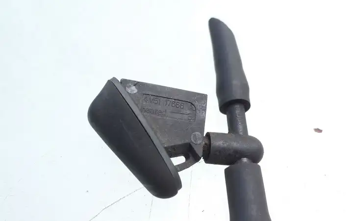 Ford Focus (2005 - 2008) 4M5117666A Форсунка омывателя лобового стекла — фото 2
