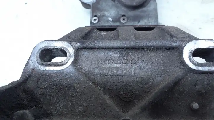 Volvo S80 (2006 - 2009) 30757329 Кронштейн генератора — фото 2