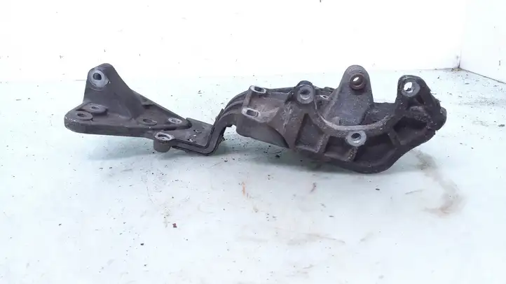 Volvo S80 (2006 - 2009) 30757329 Кронштейн генератора — фото 3