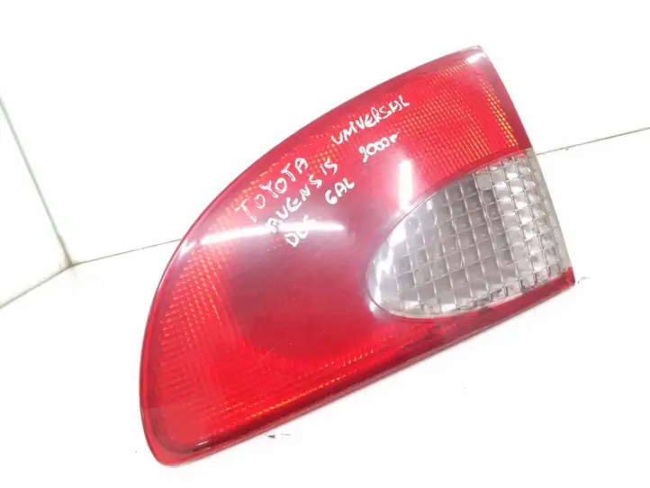 Toyota Avensis T220 (2000 - 2003) 23300202 Задний фонарь в крышке багажника — фото 1