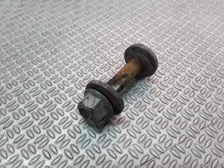 Volvo V70 (2000 - 2004)   Болт развал - схождения