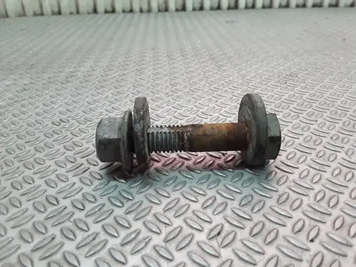 Volvo V70 (2000 - 2004)   Болт развал - схождения