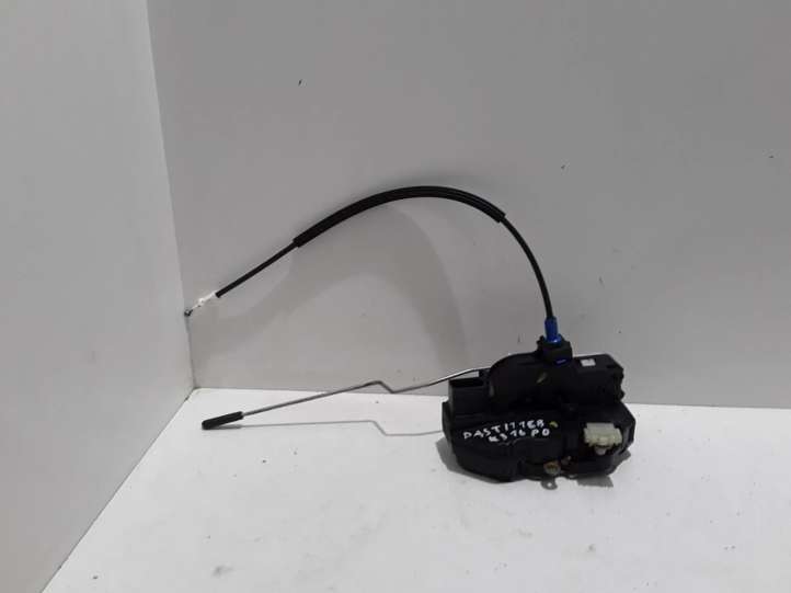 Opel Astra (2009 - 2012)  3023880 Замок передней двери