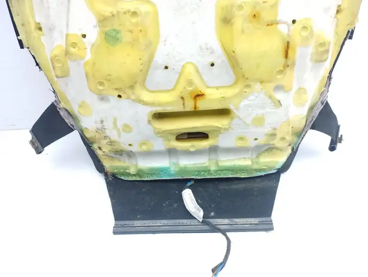 Mercedes-Benz E W213 (2016 - )    Нижняя часть сиденья переднего пассажира