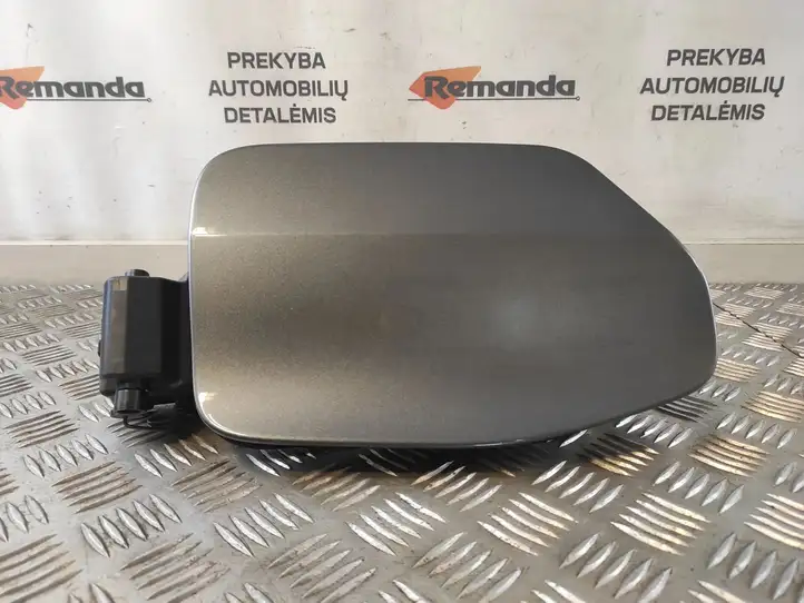 Toyota Prius Prime (2017 - ) 5844747020 Крышка зарядного разъема — фото 3