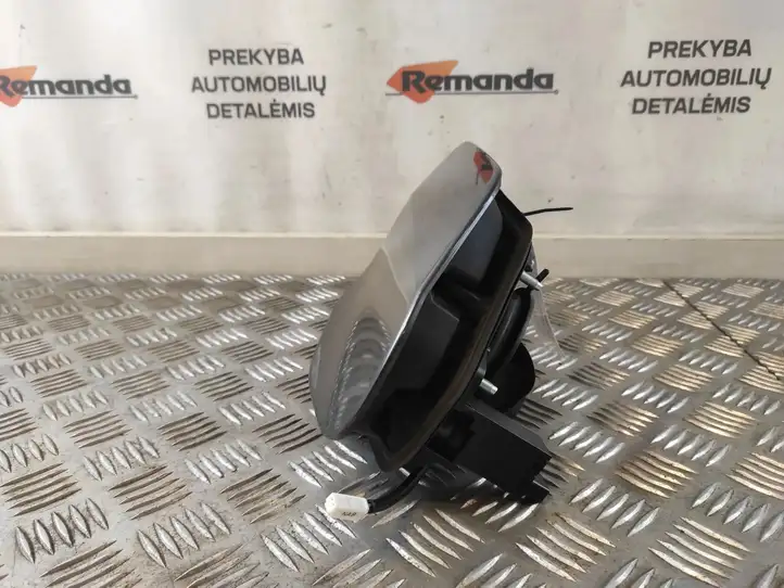 Toyota Prius Prime (2017 - ) 5844747020 Крышка зарядного разъема — фото 4