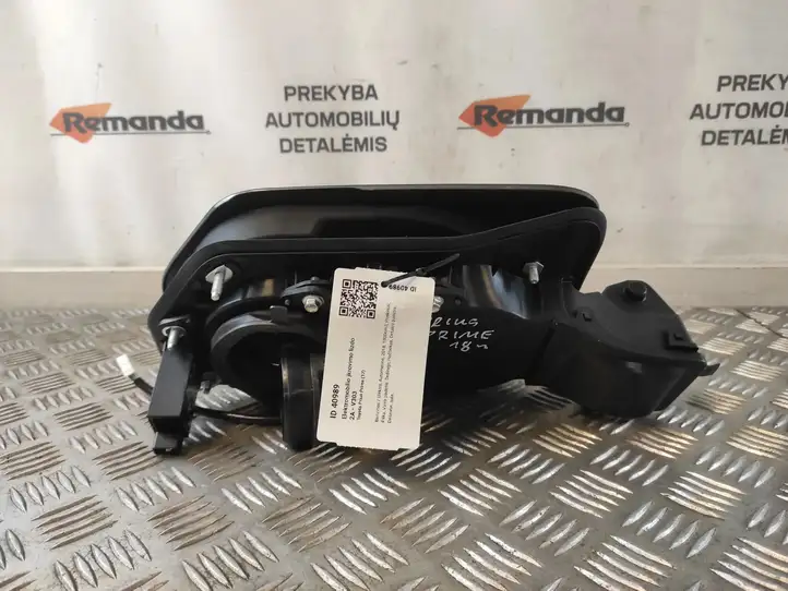 Toyota Prius Prime (2017 - ) 5844747020 Крышка зарядного разъема — фото 5