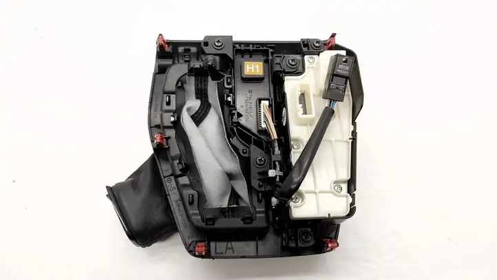 Toyota RAV 4 (XA50) (2018 - )  5880442460 Рамка рычага переключения передач