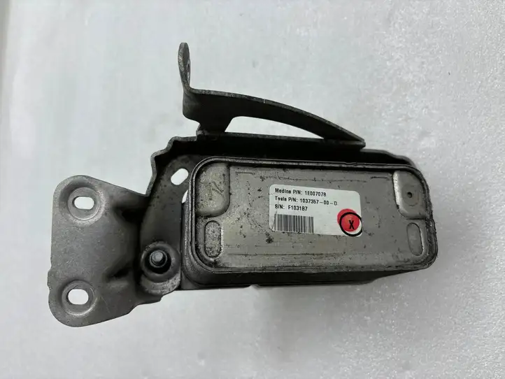 Tesla Model S (2016 - 2021)  103904000D Вентилятор гибридного / электрического автомобиля