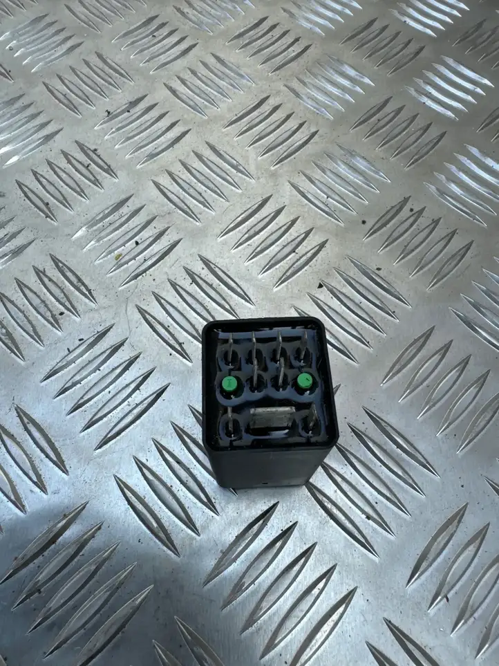 Volkswagen Arteon (2017 - )  04L907282E Реле подогрева свеч