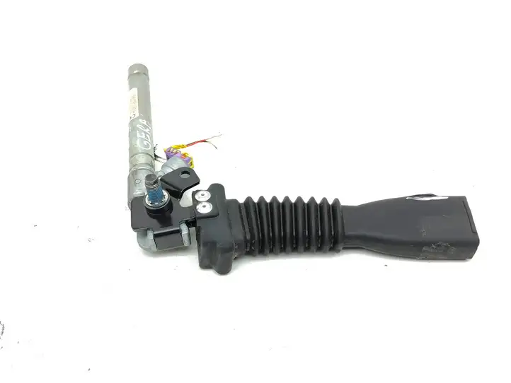 Kia Sportage   88841F1000WK Замок переднего ремня