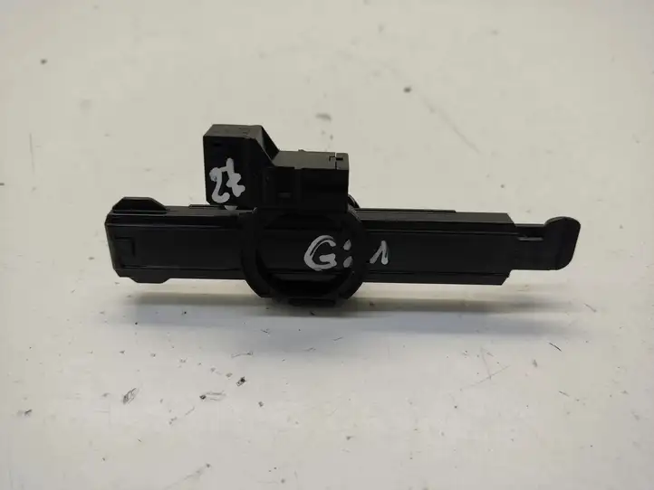 BMW 3 G20 G21   6831913 Амортизатор перчаточного ящика