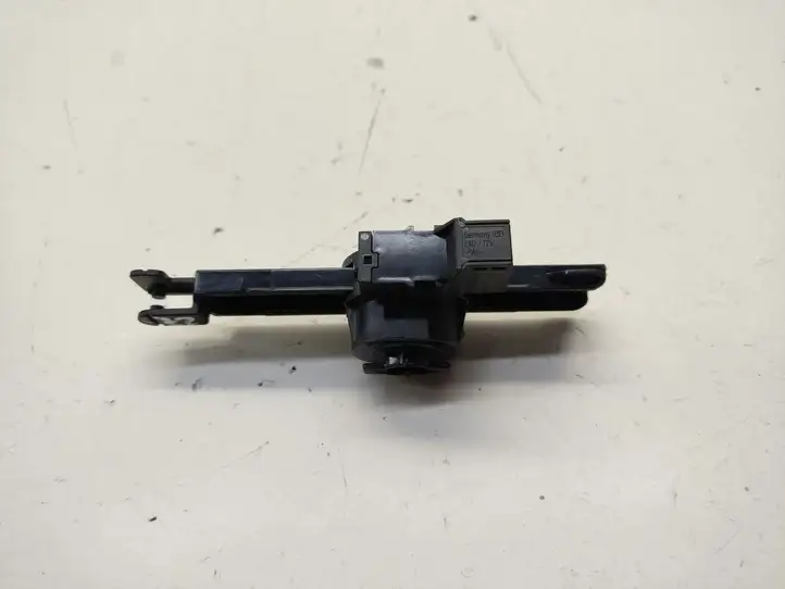 BMW 3 G20 G21   6831913 Амортизатор перчаточного ящика