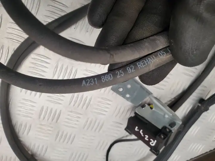 Mercedes-Benz SL R231 (2012 - 2019) A2318602592 Шланг (шланги) оконной жидкости лобового стекла — фото 2
