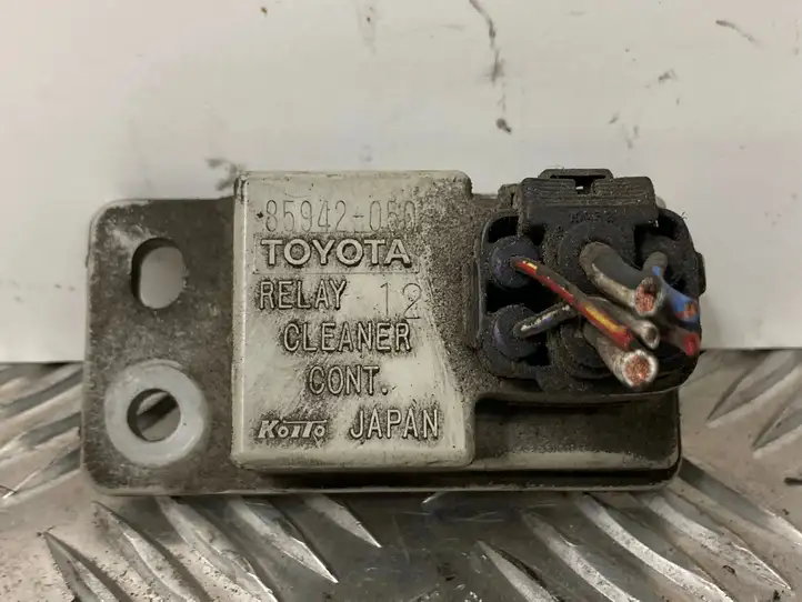 Toyota Avensis T250 (2006 - 2009)  8594205030 Реле обмыва фонарей