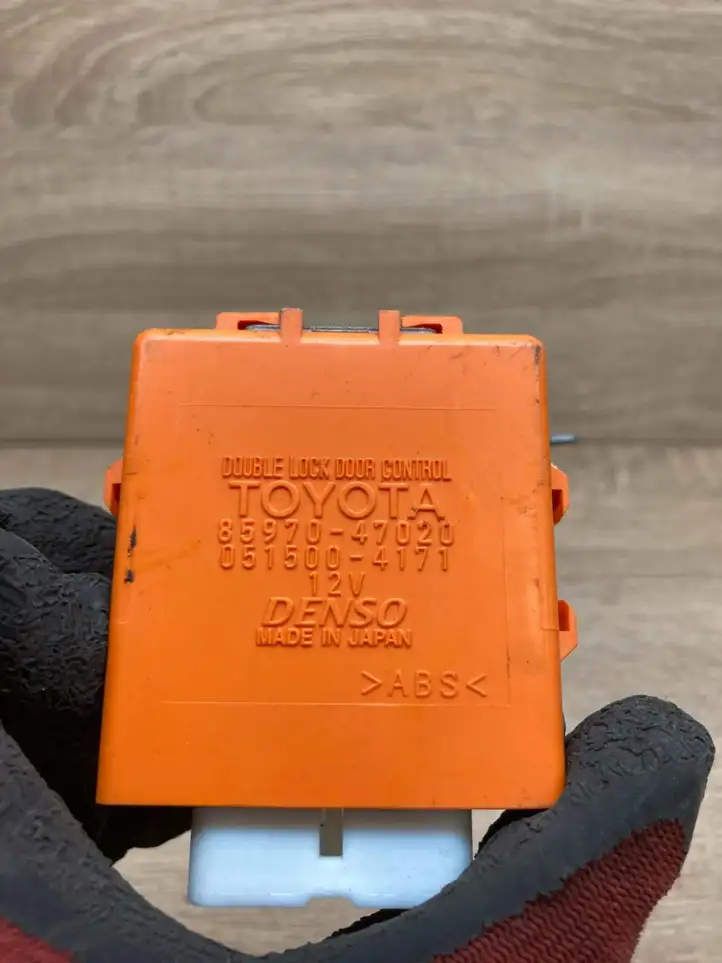 Toyota Prius (XW30) 8597047020 Реле центрального замка — фото 5