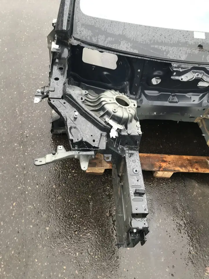 Mercedes-Benz EQE v295 (2022 - )   Передняя четверть