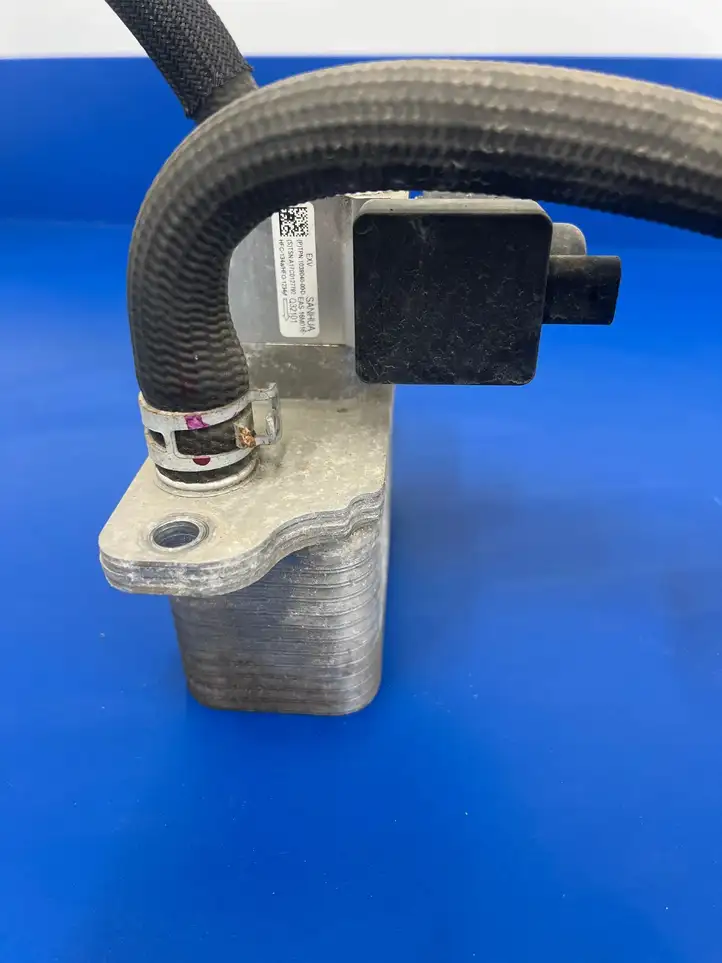 Tesla Model X (2015 - 2021)  103735700D Вентилятор гибридного / электрического автомобиля