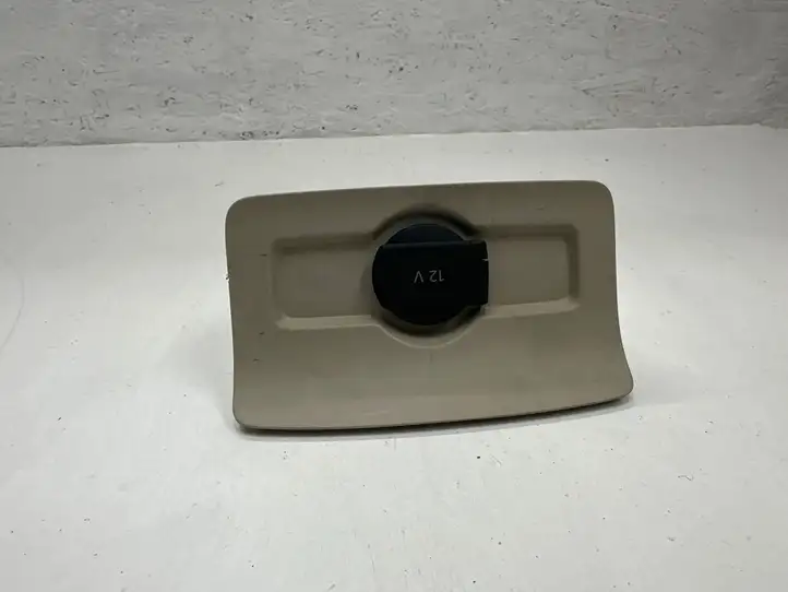 Skoda Kodiaq   565863365 12 V гнездо (сзади)