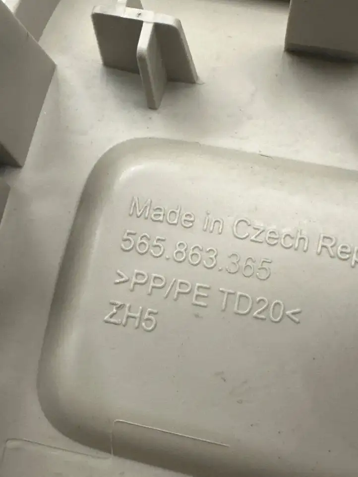 Skoda Kodiaq   565863365 12 V гнездо (сзади)