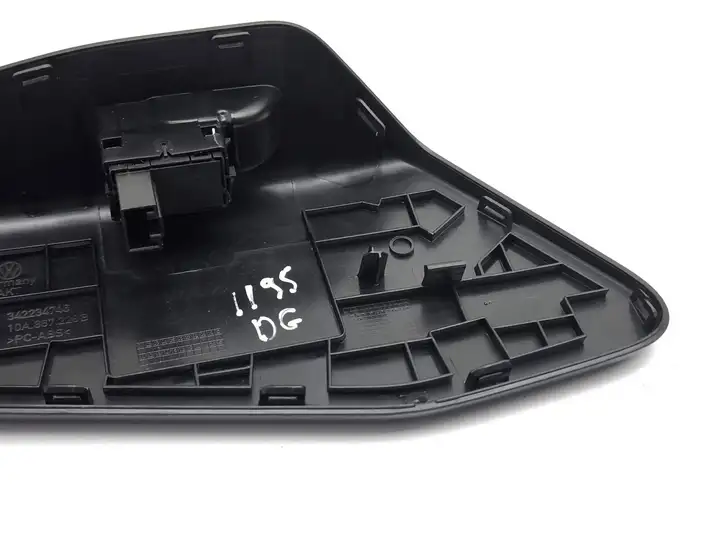 Volkswagen ID.3 10A867228B Накладка кнопки стеклоподъемника — фото 9