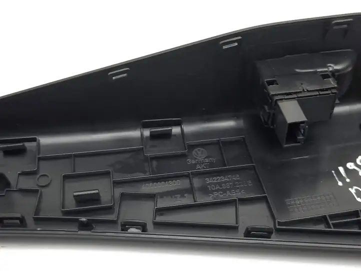 Volkswagen ID.3 10A867228B Накладка кнопки стеклоподъемника — фото 10