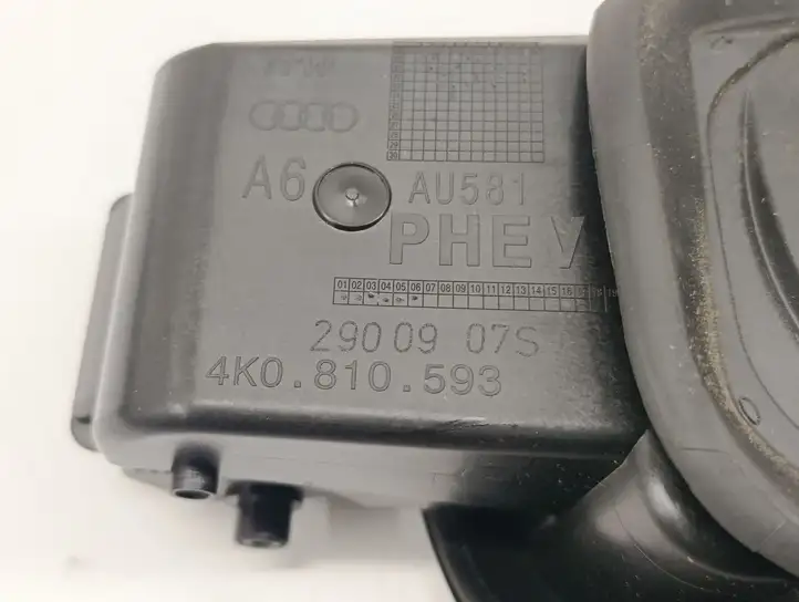 Audi A6 S6 C8 4K (2018 - ) 4K0810593 Крышка зарядного разъема — фото 3