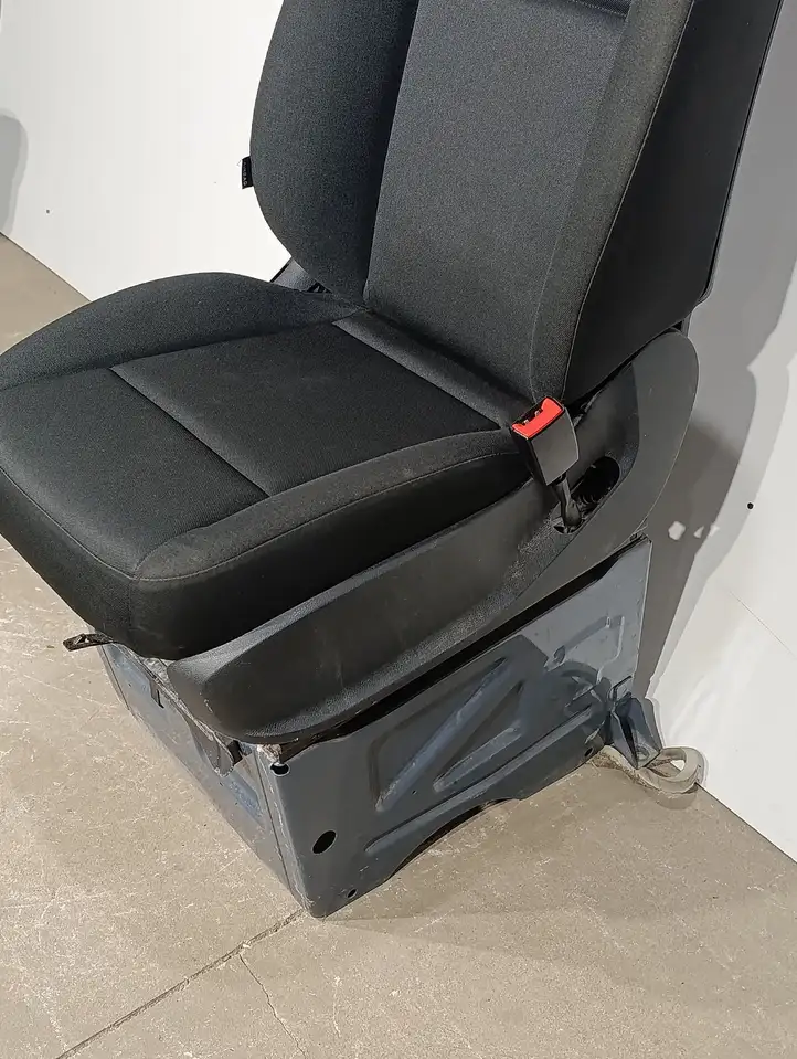Mercedes-Benz Sprinter W907 W910 (2018 - ) Переднее сиденье пассажира — фото 2