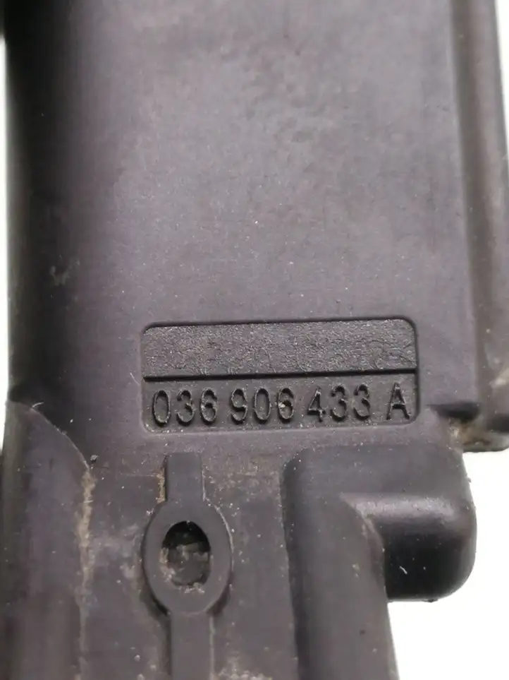 Volkswagen PASSAT B6 (2005 - 2010) 036906433A Датчик коленвала — фото 4