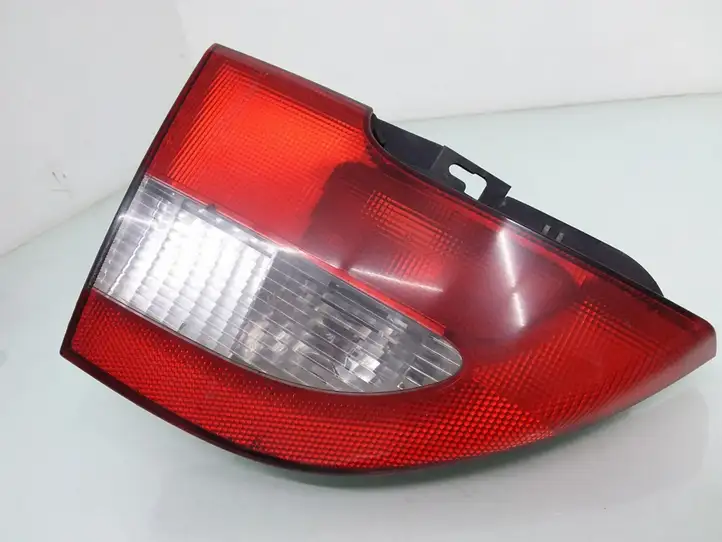 Renault Megane I (1995 - 2002) 7700428052 Задний фонарь в крышке багажника — фото 1