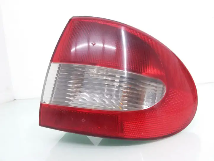 Renault Megane I (1995 - 2002) 7700428059 Задний фонарь в кузове — фото 1