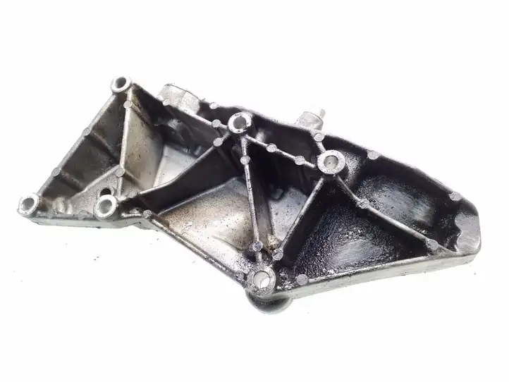 Volvo S40, V40 (2000 - 2004) 8200115762 Кронштейн генератора — фото 3