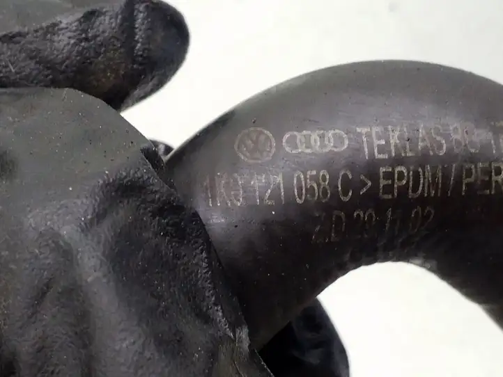 Audi A3/S3 8P (2003 - 2005) 1K0121058C Шланги системы охлаждения — фото 3