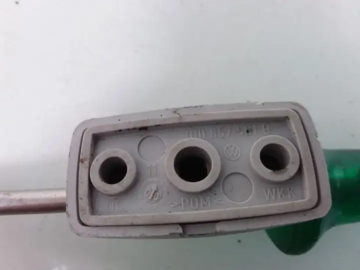 Volkswagen PASSAT B5 (1997 - 2000) 3B0857561B Крепление солнцезащитного козырька — фото 3