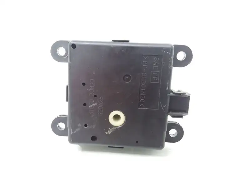 Nissan Primera (2001 - 2008) 3T05030820 Двигатель задвижки потока воздуха — фото 1