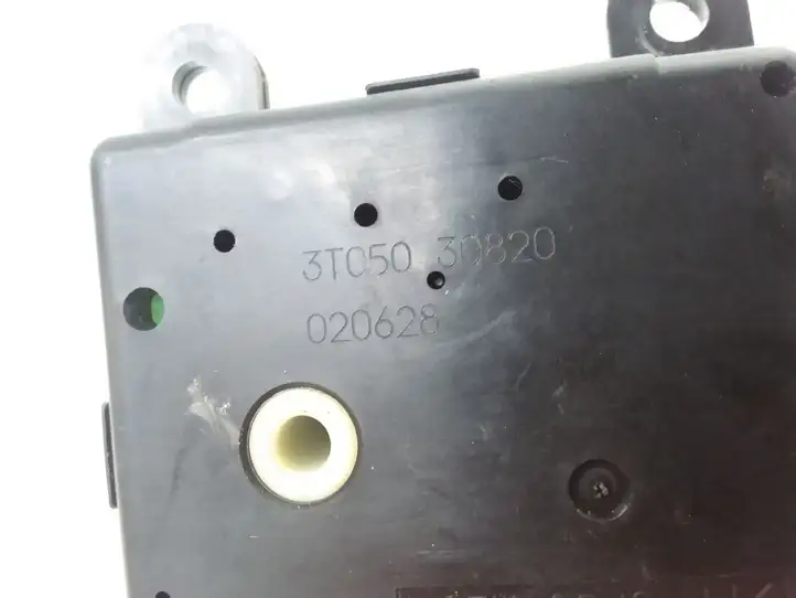 Nissan Primera (2001 - 2008) 3T05030820 Двигатель задвижки потока воздуха — фото 4