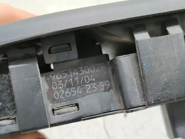 Citroen C5 (2004 - 2008) 96514300ZF Кнопка стеклоподъемников — фото 3