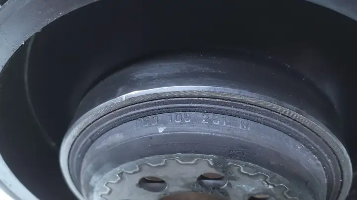 Audi A8 S8 D2 4D (1999 - 2002) 059105251M Шкив коленчатого вала — фото 4