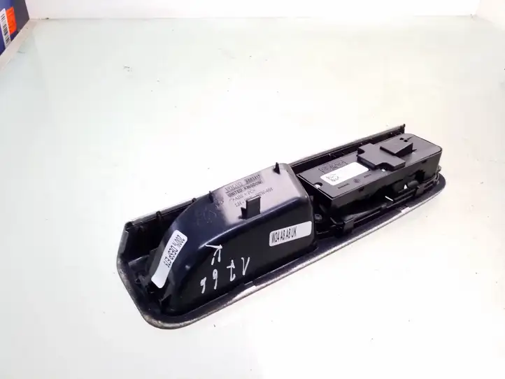 Volvo C30 (2007 - 2010) 8663817 Кнопка стеклоподъемников — фото 2