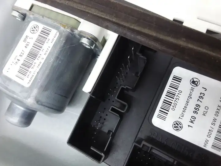 Volkswagen Golf V (2003 - 2009) 1K4837461B Электростеклоподъемник передний (комплект) — фото 3