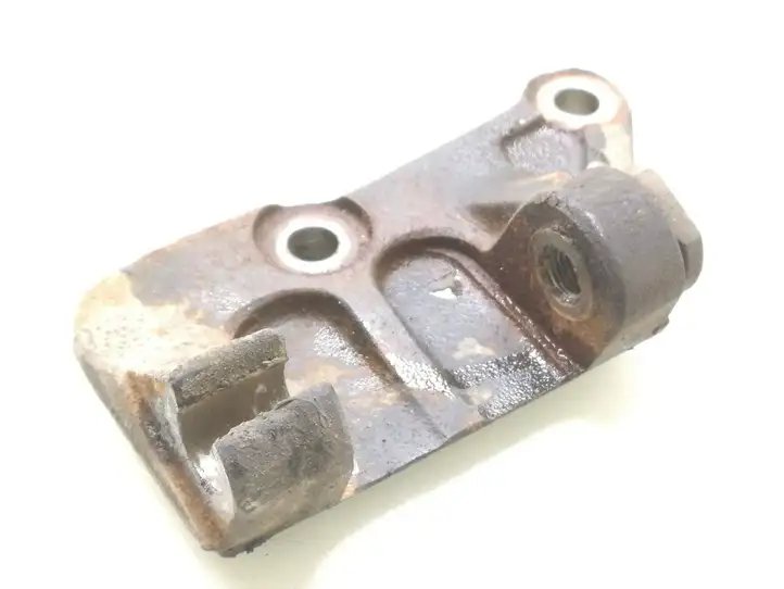 Toyota Corolla E120 E130 (2004 - 2007) 125110G010 Кронштейн генератора — фото 1