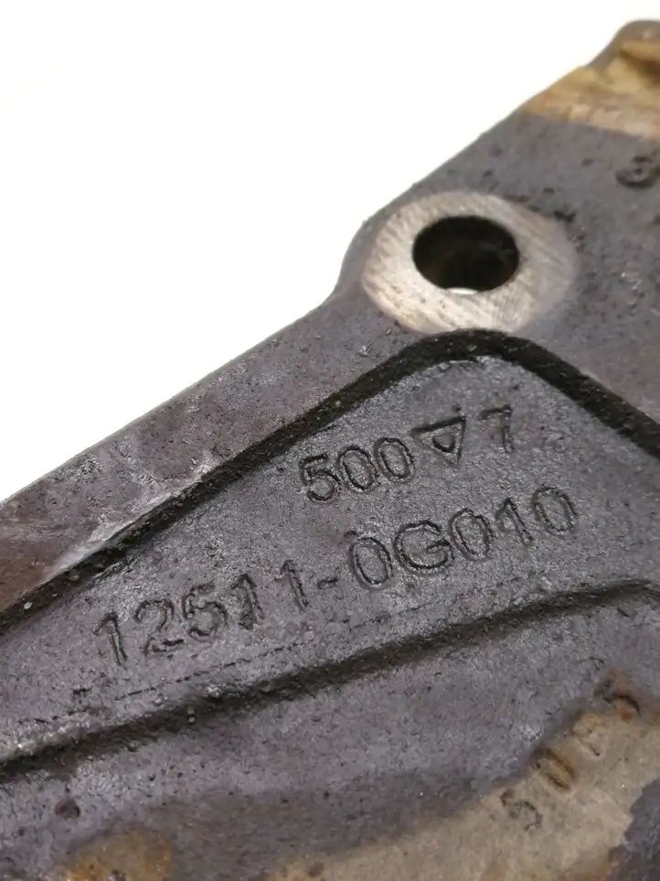 Toyota Corolla E120 E130 (2004 - 2007) 125110G010 Кронштейн генератора — фото 3